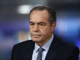 الملياردير محمد منصور يوقف أعمال \"مانتراك\" في روسيا