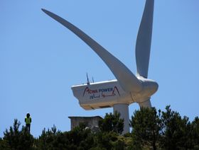 توربين لتوليد الطاقة من الرياح تابع لشركة أكوا باور لتوليد الطاقة. طنجة. المغرب - المصدر: رويترز