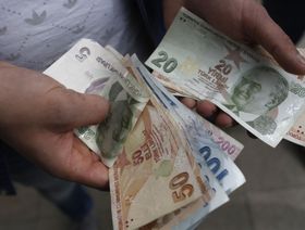 تركيا تُبقي على أسعار الفائدة للشهر الثالث لحماية الليرة