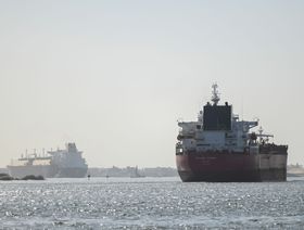 بلومبرغ: 114 سفينة تواصل رحلاتها في البحر الأحمر رغم التحذيرات