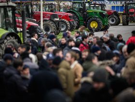 فرنسا تتعهد بضمان دفع تجار التجزئة أسعاراً عادلة للمزارعين