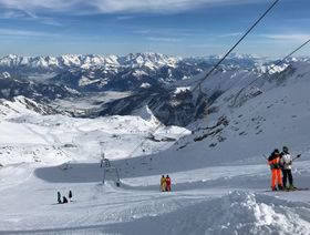 متزلجون في منتجع كابرون في جبال الألب النمساوية يوم خ فبراير  2018 - المصدر: غيتي إيمجز