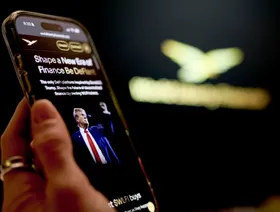 \"وورلد ليبرتي\".. عملة ترمب المشفرة تقترب من الإدراج في منصات كبرى