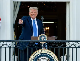 الرئيس الأميركي دونالد ترمب خلال حفل صيفي في الحديقة الجنوبية للبيت الأبيض في واشنطن، الولايات المتحدة - بلومبرغ