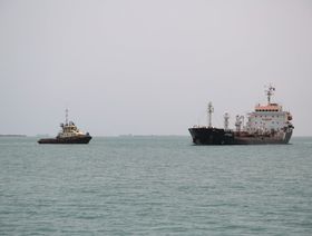 سفن تعبر البحر الأحمر قبالة محافظة الحديدة في اليمن - المصدر: بلومبرغ