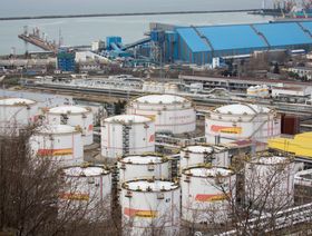 صهاريج تخزين النفط في مصفاة "آر بي توباسينسكي" لتي تديرها "روسنفت" في توابسي، روسيا - المصدر: بلومبرغ