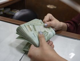 التضخم في لبنان يعاود التحليق عقب خفض قيمة الليرة 90%