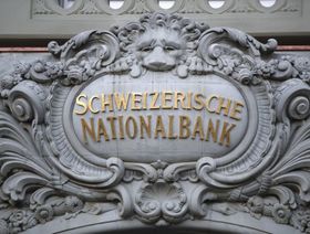 البنك المركزي السويسري ينفق 2.8 مليار فرنك في الربع الثالث لدعم العملة