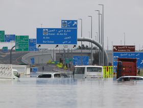طيران الإمارات تحتاج وقتاً لإنهاء الأعمال المتراكمة بسبب الفيضانات