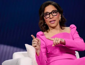 رئيسة \"X\" تقابل مشترين محتملين لــ3 مليارات دولار من الديون