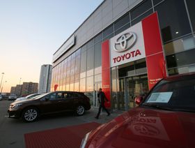 \"تويوتا\" تقرر وقف تصنيع السيارات في روسيا