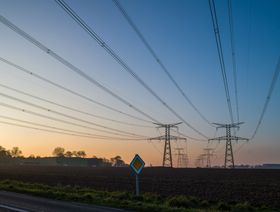 فرنسا ترفض إنشاء خط ربط كهربائي إلى المملكة المتحدة