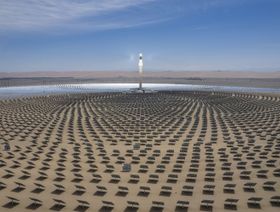 محطة "مولتن سولت تاور" للطاقة الحرارية الشمسية في جيوتشيوان، الصين - المصدر: بلومبرغ