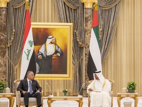 محمد بن زايد آل نهيان ولي عهد أبوظبي خلال استقباله لرئيس الوزاء العراقي مصطفى الكاظمي - المصدر: بلومبرغ