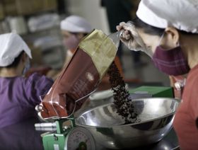 عشاق القهوة يستعدون لارتفاع الأسعار بعد انخفاض احتياطيات فيتنام