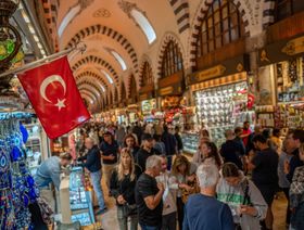 التضخم في تركيا يتباطأ إلى ما دون 85% للمرة الأولى في أكثر من عام
