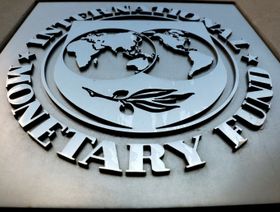 شعار صندوق النقد الدولي خارج مبنى المقر الرئيسي في واشنطن. 4 سبتمبر 2018 - المصدر: رويترز