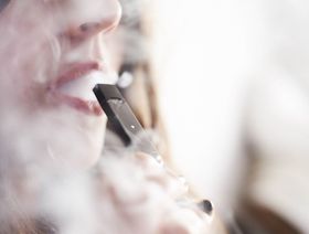 السجائر الإلكترونية.. أداة محفوفة بالمخاطر للإقلاع عن التدخين