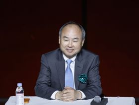 ماسايوشي سون، رئيس مجلس الإدارة والرئيس التنفيذي لشركة "سوفت بنك غروب" في ندوة بجامعة طوكيو - المصدر: بلومبرغ