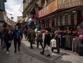 التضخم في تركيا يتباطأ إلى 62% خلال أكتوبر مخالفاً التوقعات