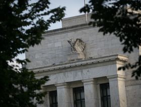 التشديد النقدي يرفع أعباء إعادة تمويل الديون العالمية بـ1.1 تريليون دولار