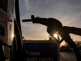 أميركا بصدد بيع مليون برميل من احتياطي البنزين بالساحل الشرقي