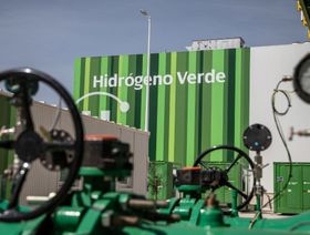 مصر توقع اتفاقية جديدة لمصنع هيدروجين أخضر بطاقة 80 ألف طن سنوياً