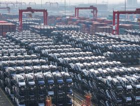 صادرات السيارات الكهربائية الصينية إلى الاتحاد الأوروبي تهبط في 2024