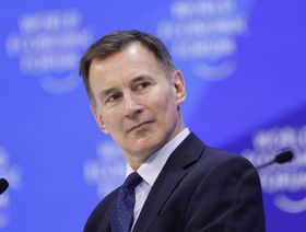 جيريمي هنت، وزير الخزانة البريطاني، خلال جلسة نقاش في اليوم الثالث من المنتدى الاقتصادي العالمي في دافوس، سويسرا، يوم الخميس، 18 يناير 2024 - المصدر: بلومبرغ