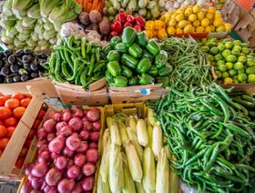 الدول الغنية بالنفط مثل الإمارات العربية المتحدة تستورد ما يصل إلى 90% من حاجاتها الغذائية - المصدر: بلومبرغ