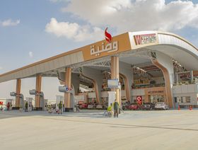 تنافس سعودي إماراتي لشراء محطات وقود تابعة للجيش المصري