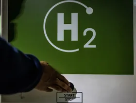 عُمان تطرح حزمة ثالثة من أراضي مشروعات الهيدروجين الأخضر