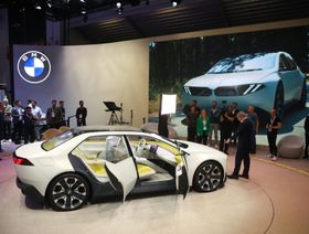 سيارة "نيو كلاس" الكهربائية من شركة "بي إم دبليو" في معرض ميونيخ للسيارات، ألمانيا - المصدر: بلومبرغ