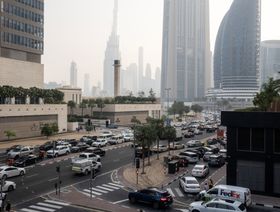 دبي تستهدف خفض انبعاثات الكربون إلى النصف بحلول نهاية العقد