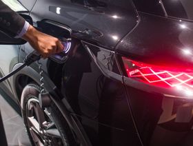 \"ستيلانتيس\" تنفق 2.8 مليار دولار لتطوير مصنعيها في كندا لدعم التحوّل الكهربائي