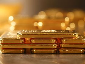 الذهب يواصل ارتفاعه وسط تفاؤل بخفض الفائدة وتوترات الشرق الأوسط
