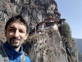 لماذا لا يجب عليك النوم خلال الرحلات الجوية الطويلة؟