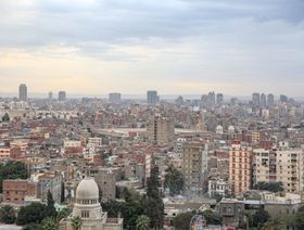 \"موديز\" تخفض تصنيف مصر مع استمرار شح العملات الأجنبية