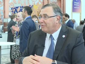 \"توتال\" تتطلع للاستثمار بالطاقة المتجددة والبتروكيماويات في السعودية