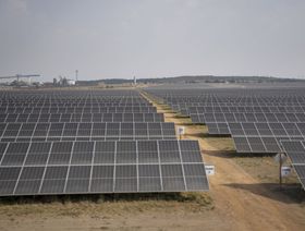 الطاقة المتجددة تحتاج إلى 1.3 تريليون دولار سنوياً بحلول 2030 لتحقيق أهداف المناخ