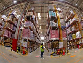 مستودعات شركة أمازون - المصدر: بلومبرغ