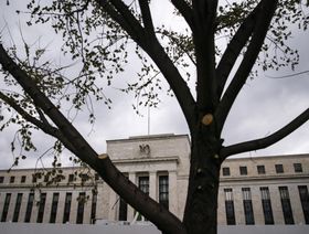 \"الفيدرالي\" يدرس تشديد قواعد البنوك بعد انهيار 3 مصارف
