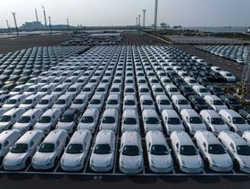 سيارات "زيكر" الكهربائية التابعة لشركة "جيلي أتوموبيل هولدينغز" متجهة للشحن إلى أوروبا في ميناء تايتسانغ في تايتسانغ، مقاطعة جيانغسو، الصين، يوم الخميس 24 أغسطس 2023 - المصدر: بلومبرغ