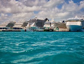 سفن سياحية راسية في ميناء ناسو، جزر البهاماس - المصدر: بلومبرغ