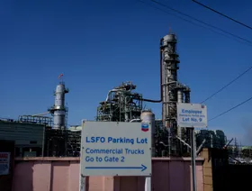 حريق ضخم يلتهم مصفاة نفط تابعة لـ\"شيفرون\" في لوس أنجلوس