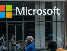 مايكروسوفت تدمج الذكاء الاصطناعي في برامج أوفيس لمنافسة \"ChatGPT\"