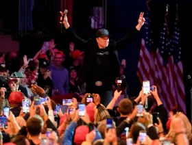 إيلون ماسك، الرئيس التنفيذي لشركة 'تسلا'، داخل مؤتمر انتخابي في ماديسون سكوير غاردن، نيويورك، الولايات المتحدة، الأحد 27 أكتوبر 2024 - بلومبرغ