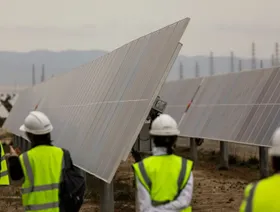 ديفيد فيكلينغ: خطة مارشال الصينية تعمل بالبطاريات