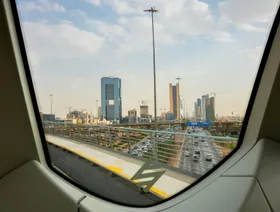 صورة تظهر حركة المرور في شارع الملك فهد، في العاصمة السعودية الرياض - بلومبرغ