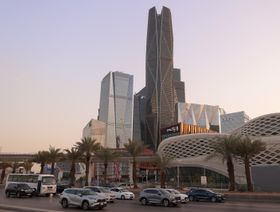 حركة المرور قرب مركز الملك عبدالله المالي في الرياض، السعودية - بلومبرغ